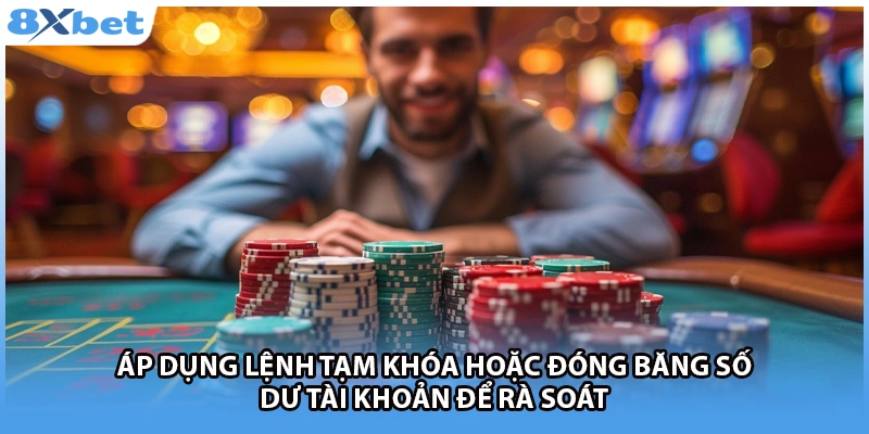 Áp dụng lệnh tạm khóa hoặc đóng băng số dư tài khoản để rà soát